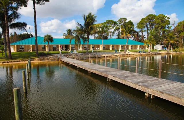 Lake Grassy Inn & Suites