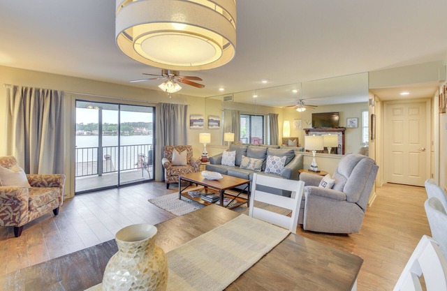 Arkansas Retreat w/ River Views & Community Pool!