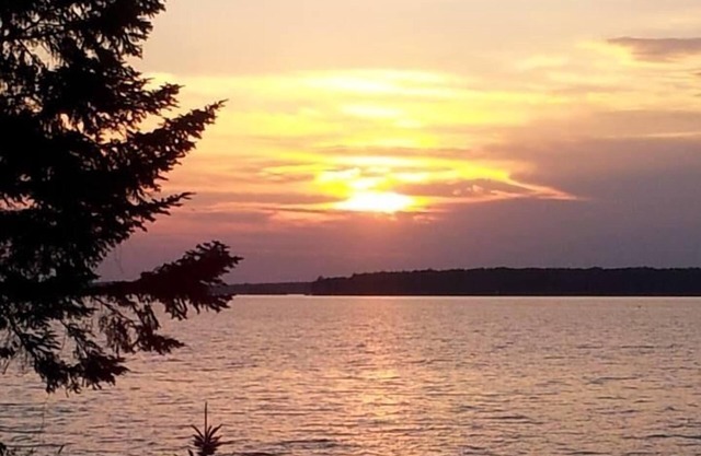 Frente al lago, casa tranquila y espaciosa para reuniones familiares y eventos especiales