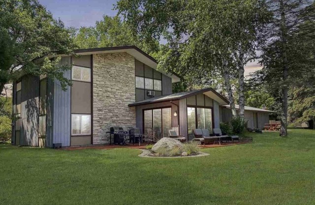 Lake Home perfect for families in a quiet Lake Antoine neighborhood.