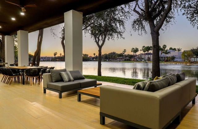 Lake Home: Relax and Unwind in Mission Hidden Gem