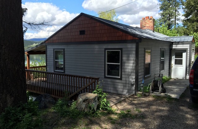 Lake Home con fachada de lago privado y muelle