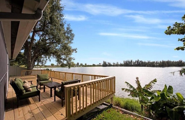 Lake house 1