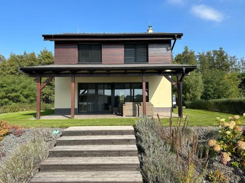 Lake House 513