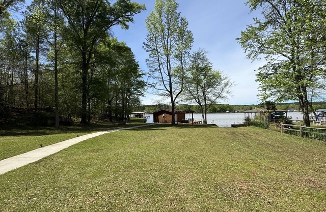 Lake House beautiful views fishing dock Private boat ramp 7 beds sleeps 11