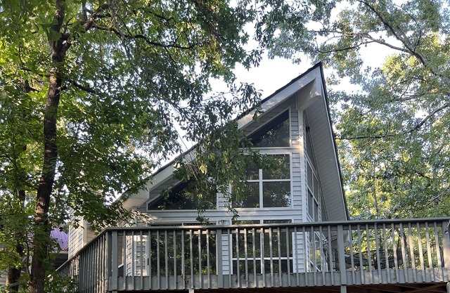 Lake House Cozy 3 Bedroom Home on Clarks Hill Lake. Aprx 6 miles from downtown