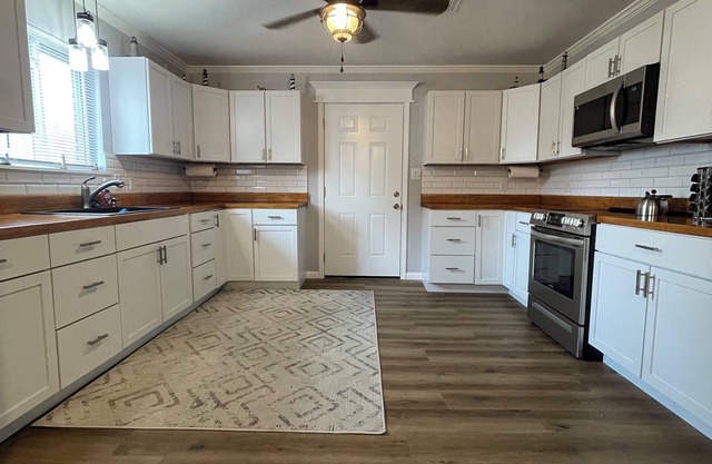 Lake House Eufaula 2 Bedroom Home 1 block from Xtreme Cove Marina!