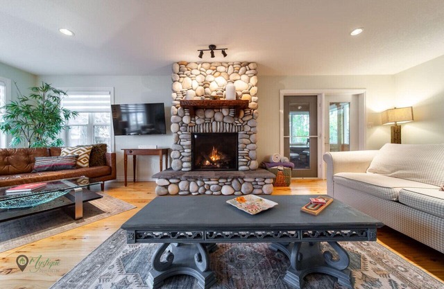 Lake House Lodge | Fireplace | Family Friendly