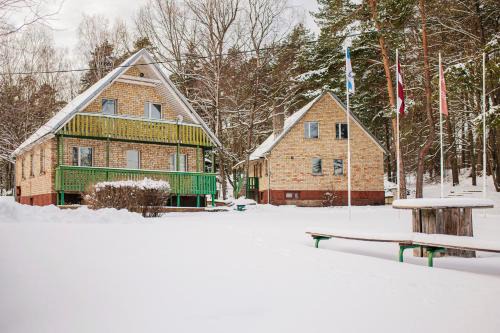 LAKE HOUSE