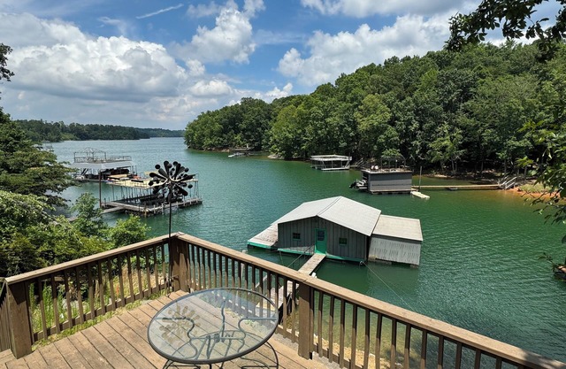 LAKE HOUSE ON LANIER WITH BREATHTAKING VIEWS