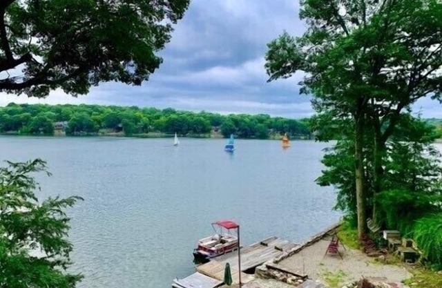 Lake House / Private Dock & Deck on the water / 5min from Skiing, Hiking & Golf