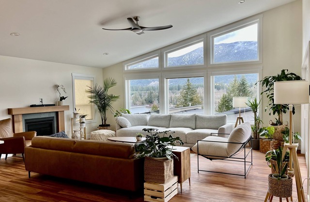 Lake House Retreat - includes boat slip!