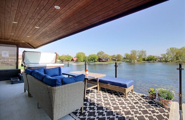 Lake House w/ Hot tub, Boat Slip, Pool Table and Fire pit - 5 min to beach!