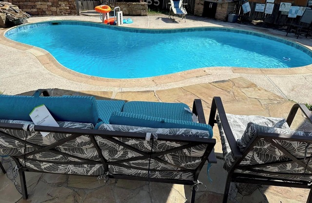 Lake house with a private pool near Lake Ray Hubbard and Downtown Dallas