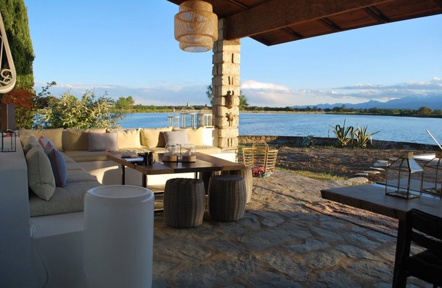 Casa del lago con vistas increíbles y el agua salada Piscina en Córcega