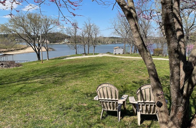 Lake house with private dock near HaHa Tonka, Ballparks National Park, kayaks
