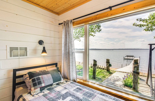 Lake Hubert Cabin w/ Private Deck + Boat Dock