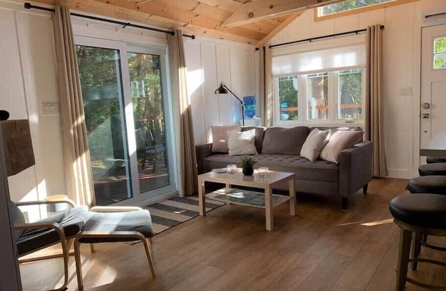 Lake Huron Cottage Su