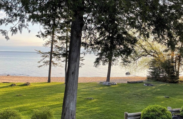 Vista del puente Mackinac, a 8 millas de Mac. ¡Ciudad! Se admiten perros