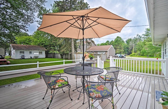 ¡NUEVO! Lake Huron House con parrilla + acceso a la playa.