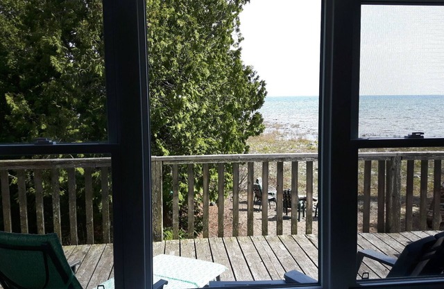 Cabina de madera del lago Huron