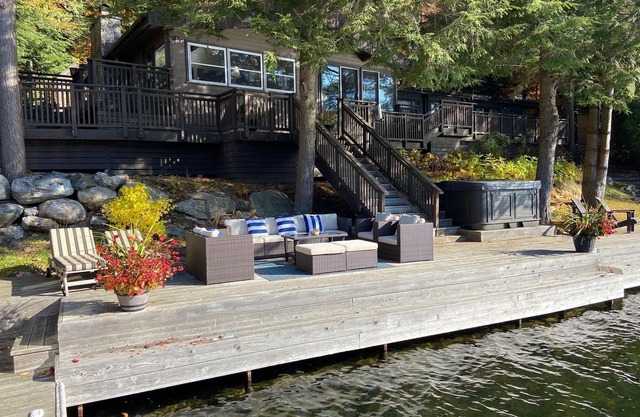 Lake Joseph Muskoka - 3BR+ Waterfront Cottage