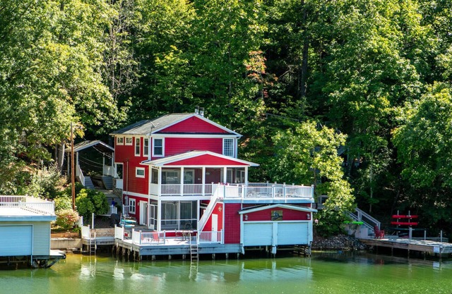 Lake Lure Opens May 2026 Tucked Away Gem: Lakefront, 3Fireplaces