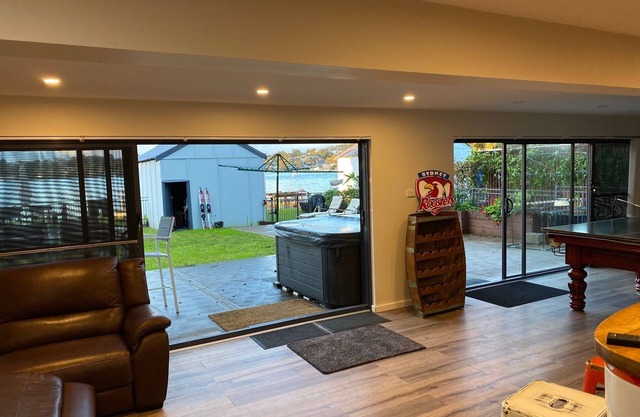 Lago Macquarie Waterfront Home con embarcadero