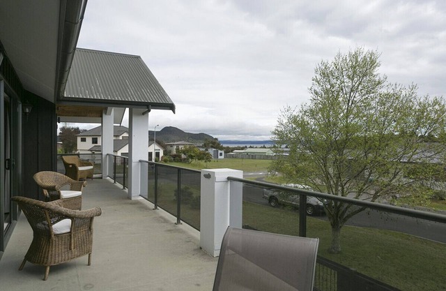 Lago Mágico - Motuoapa Holiday Home