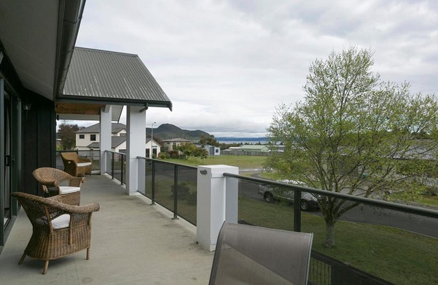 Lake Magic - Motuoapa Holiday Home