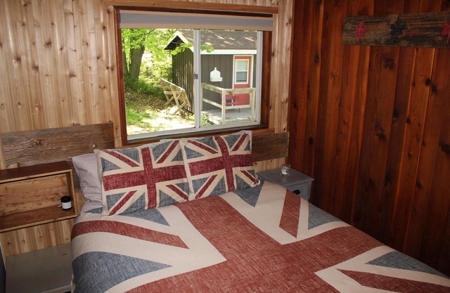 Lake Manitouwabing Cottage With hot tub & Sauna