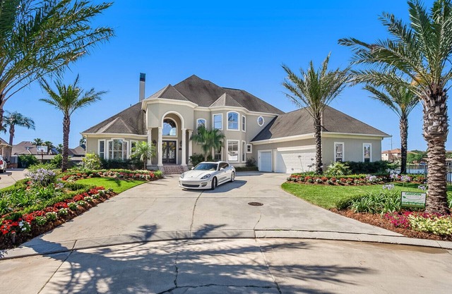 Lake Mansion Luxury Estate 5BR/4Ba Resort Paradise