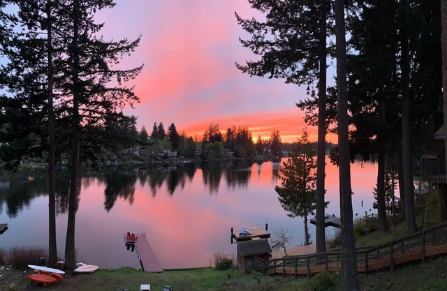 Lake Martha Cottage & Glassblowing Studio