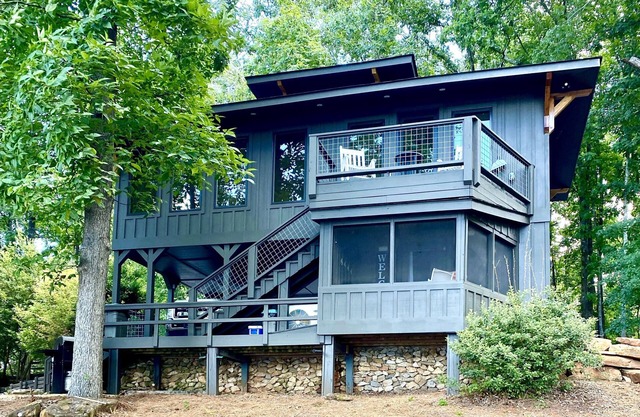 Lake Martin Cottage in Blue Creek