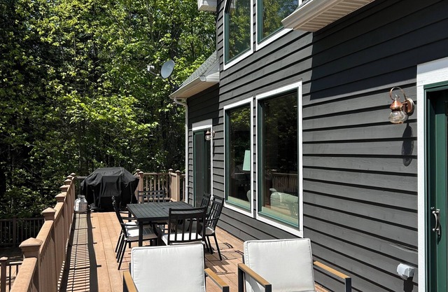 Lake Medora waterfront retreat 4.5 miles from Copper Harbor!