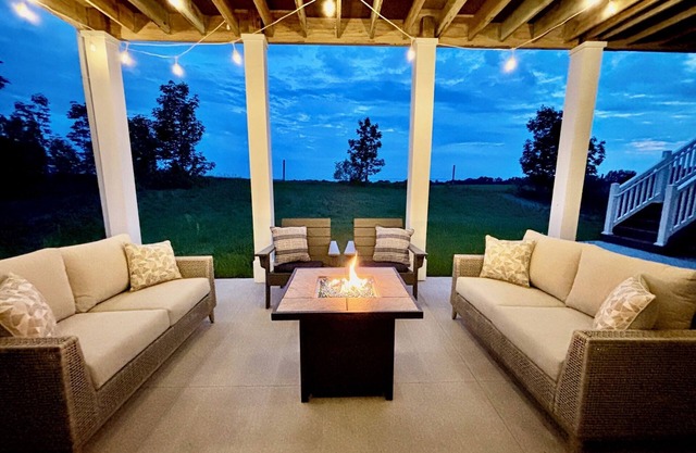 Lake MI Views Deck, Loft, Game Room, Patio 5 Acres Groups Near Traverse