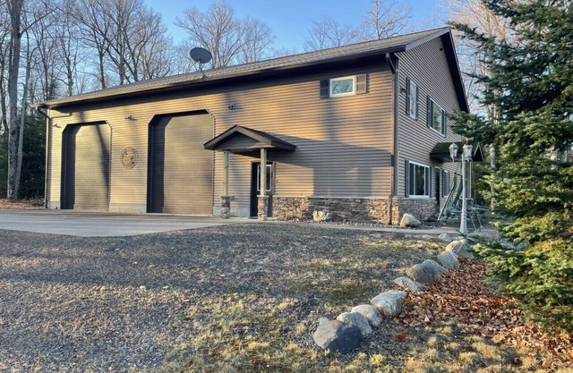 Lake Michigamme Garage-Dominium