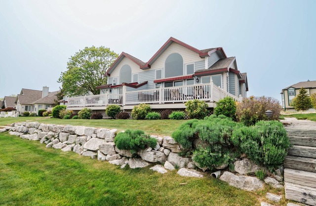 Lake Michigan Beach Condo with Boat Dock