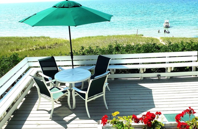 Lk MI Beachfront Home, 6 hab, 2. 5 baños, bañera de hidromasaje al aire libre, 1 cuadra de Portage Lk,