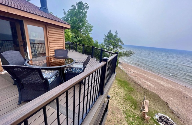 Lake Michigan Cabin + Hot Tub & Spectacular Views Sleeps 8