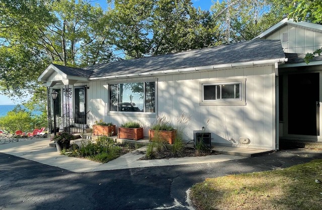 Lake Michigan Cottage w/ 265 ft of Private Beachfront! Perfect family getaway!