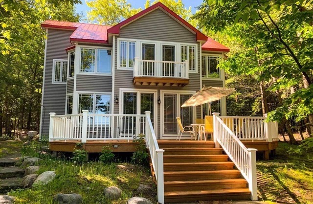 Lake Michigan craftsman beach house near Cross Village-sleeps 10