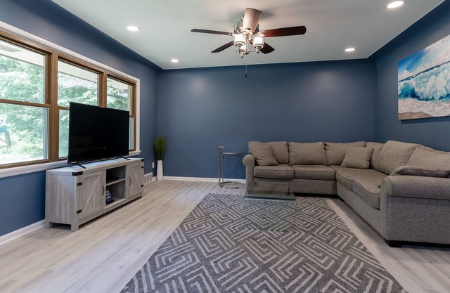 Lake Michigan Retreat – Cozy Remodeled 3BR Getaway Near Scenic Beaches!