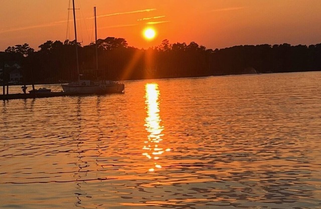 Lake Murray getaway in Chapin only 20 min to downtown Columbia -private dock!