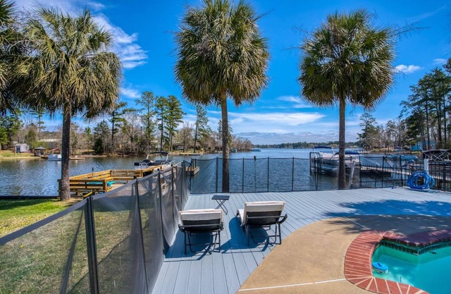 ✵Lake Murray | Lakeshore Lodge ✵ Waterfront + Pool