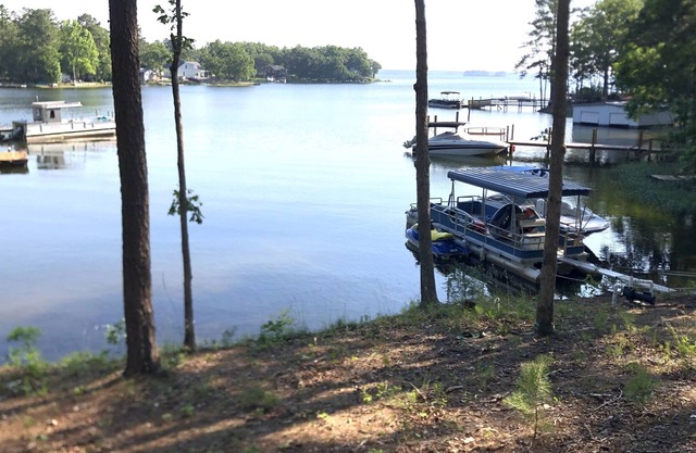 Lake Murray lakefront/lake view RV camping/boating Short forest trail to shore