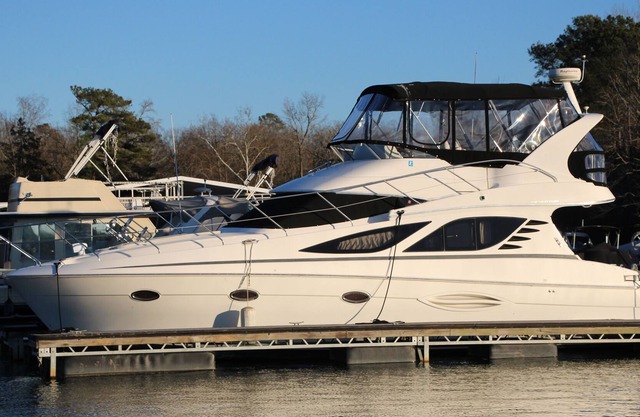 Lake Murray Luxury Yacht Staycation