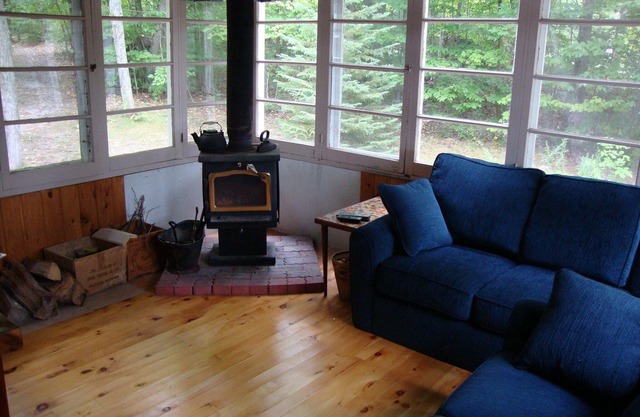 Lake Muskoka 4 BR Cottage, Sandy Beach, Sunny Decks, Privado
