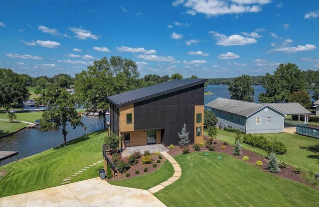6BR Luxe Oconee Mansion w/ Amenities