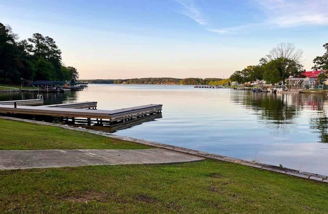 Family-sized waterfront townhome on beautiful cove! Pool, boat access & fishing!
